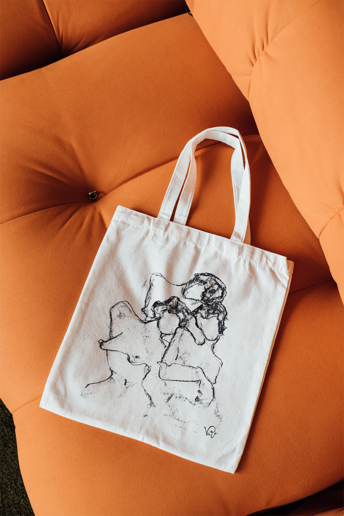 Sisters – Artistic Tote Bag with Expressive Line Drawing